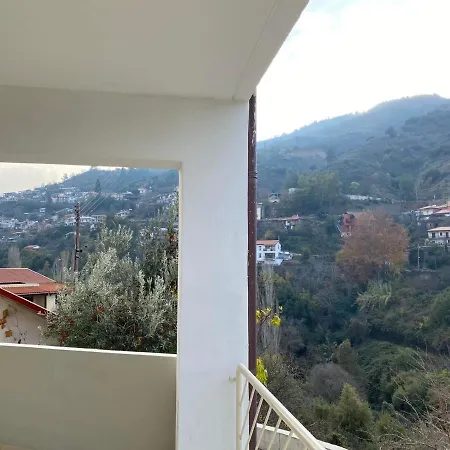 το σπιτακι στο γκρεμο Oikos